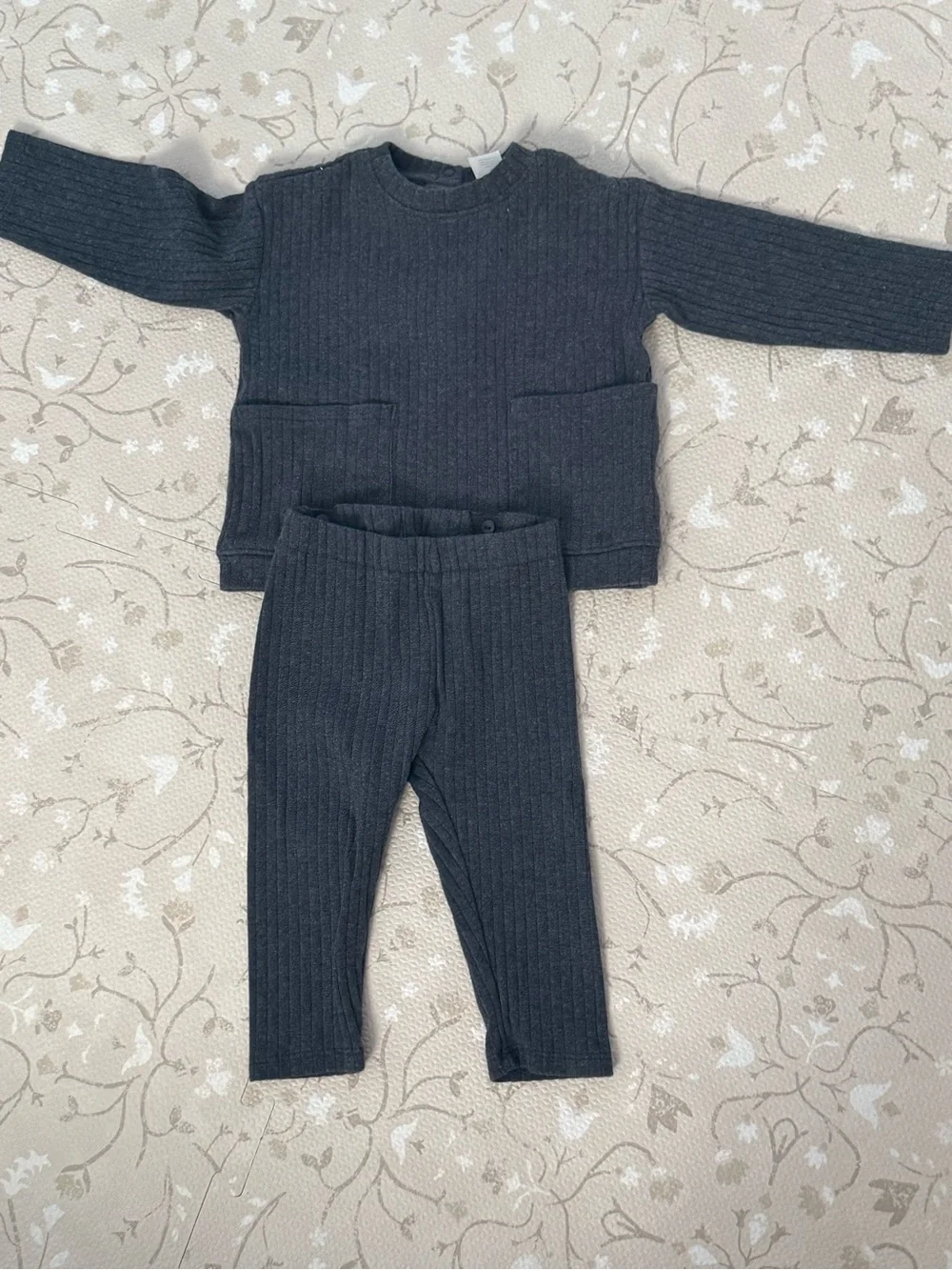Charcoal Ribbed Two-Piece Knit Set - Picture 2 of 5